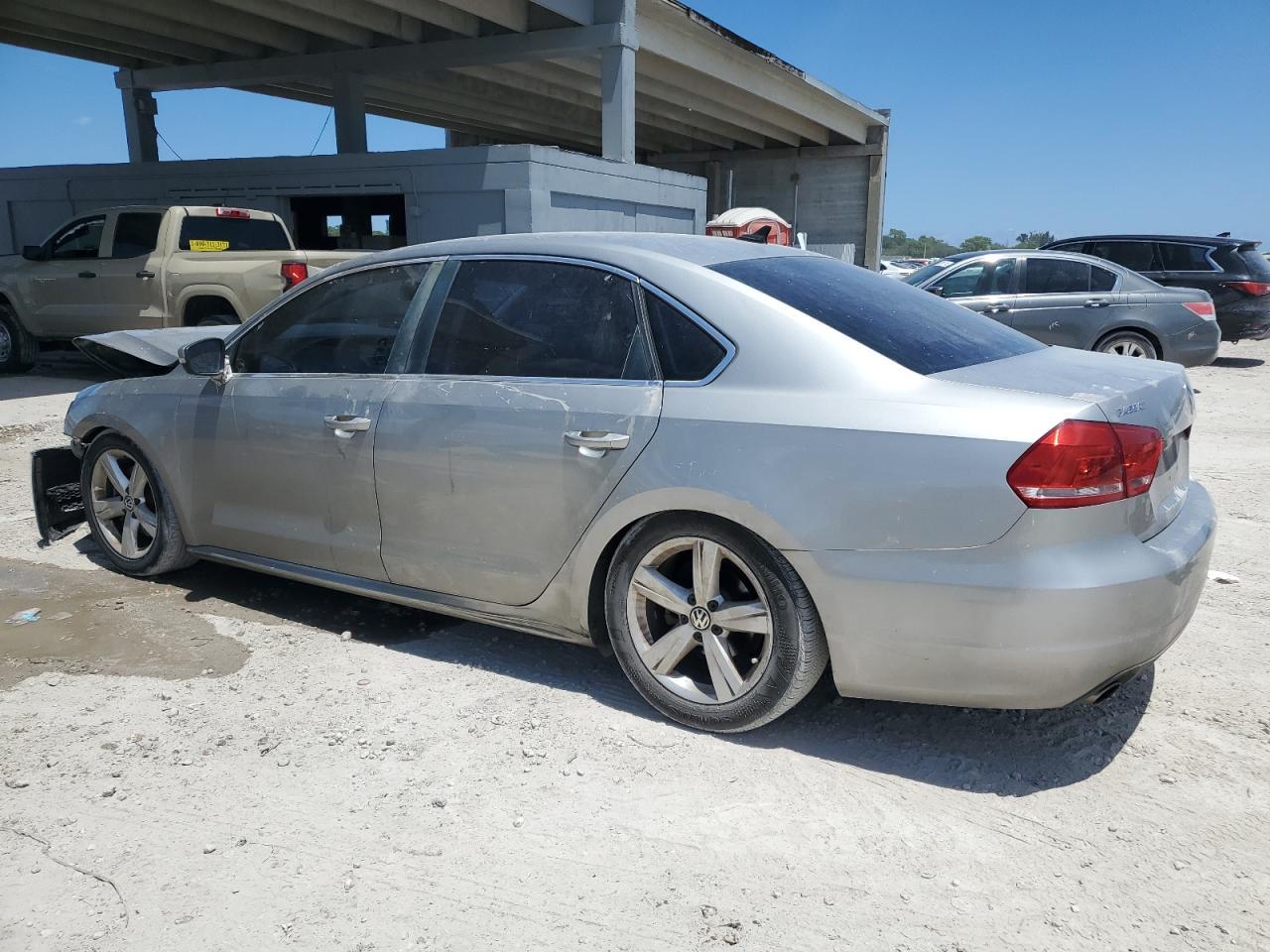 2014 Volkswagen Passat Se - Image 2