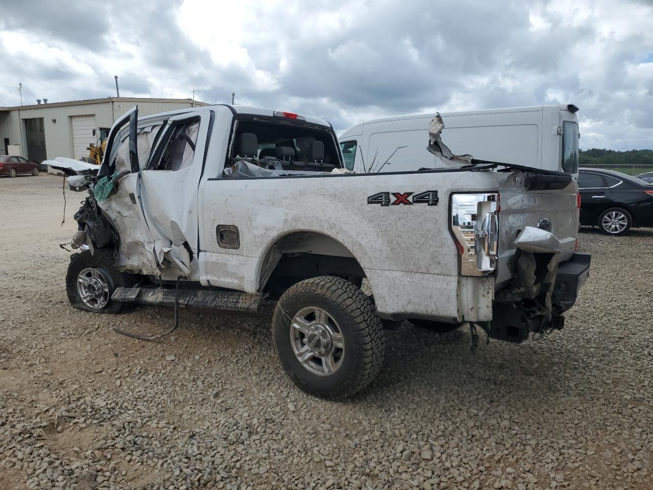 2017 Ford F250 Super Duty - Фото 2