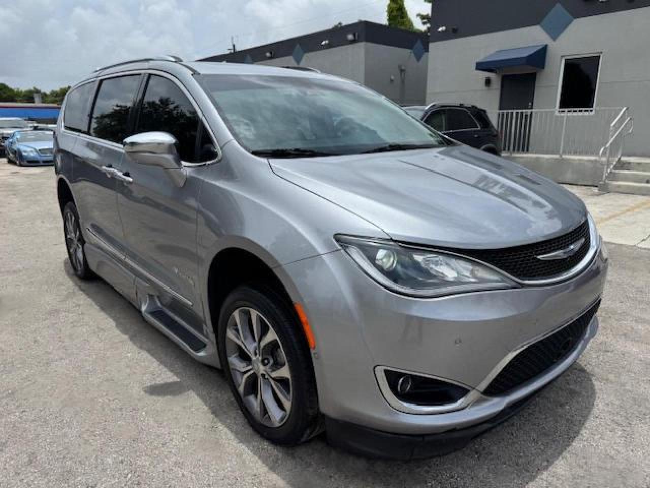 2019 Chrysler Pacifica Limited - Фото 4