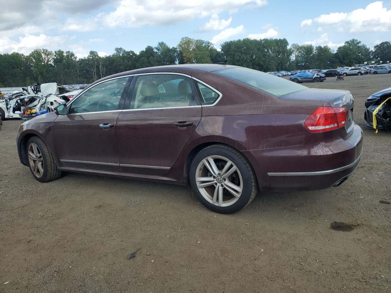 2014 Volkswagen Passat Sel - Image 2