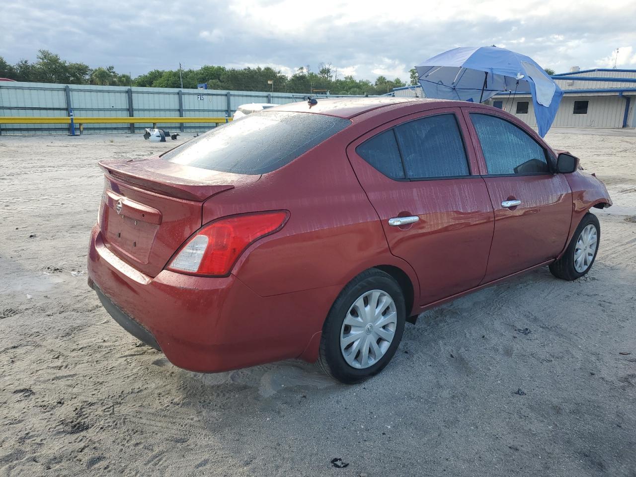2017 Nissan Versa S - Фото 3