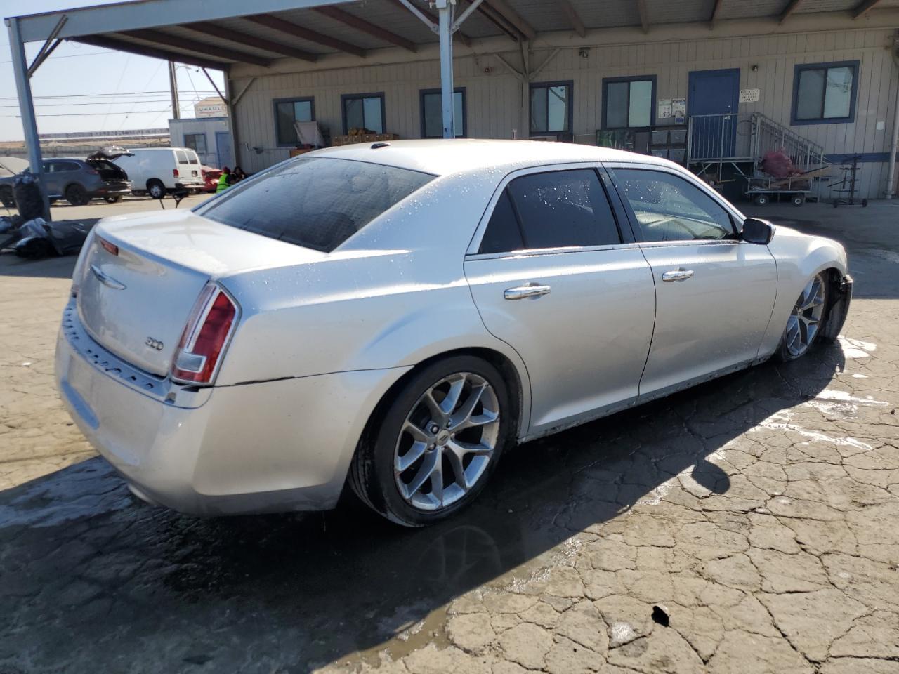 2012 Chrysler 300 Limited - Фото 3