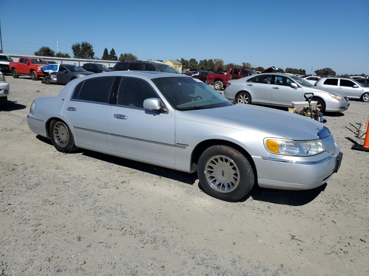 2002 Lincoln Town Car Cartier - Image 4