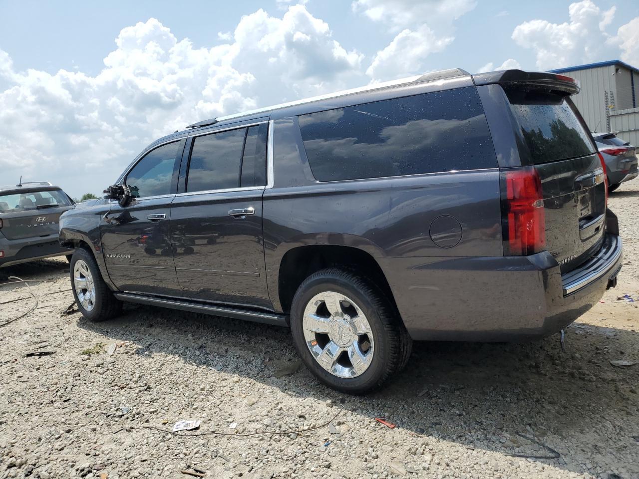 2018 Chevrolet Suburban C1500 Premier - Фото 2