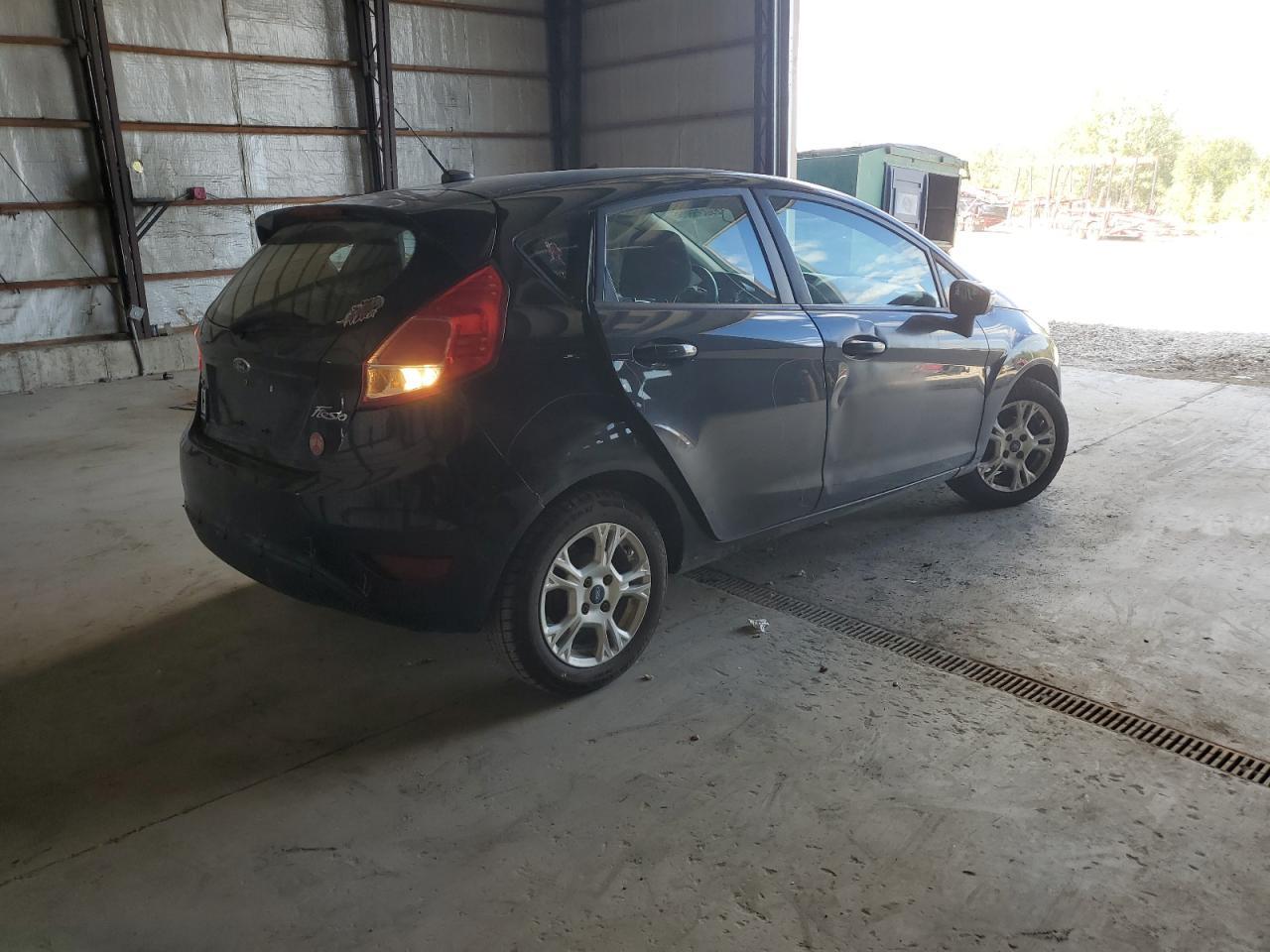 2015 Ford Fiesta Se - Фото 3