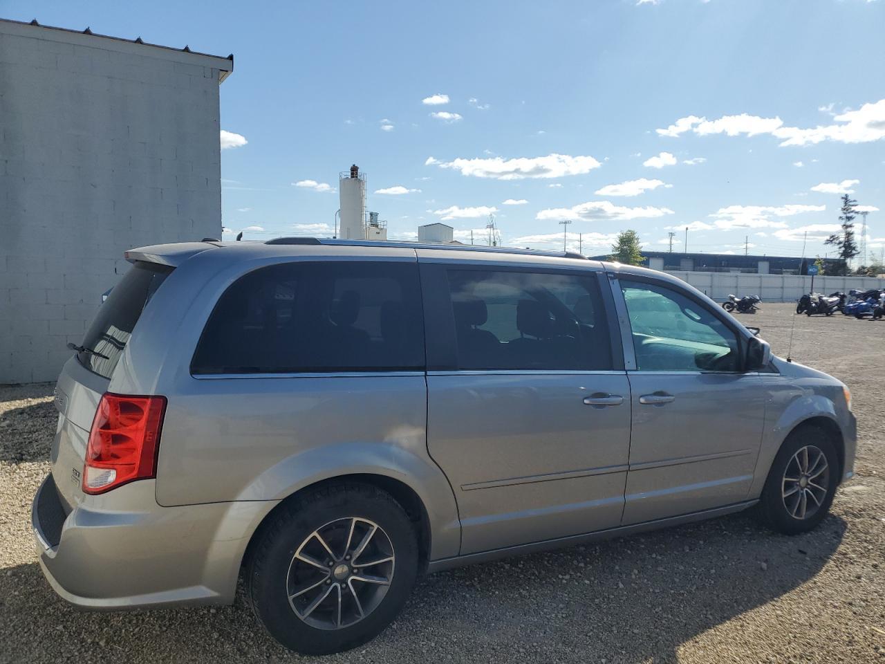 2017 Dodge Grand Caravan Sxt - Image 3