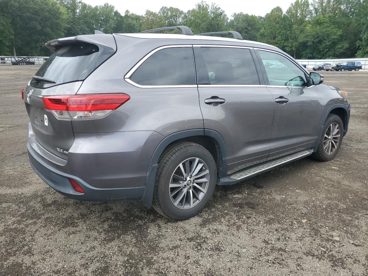 2018 Toyota Highlander Se - Image 3