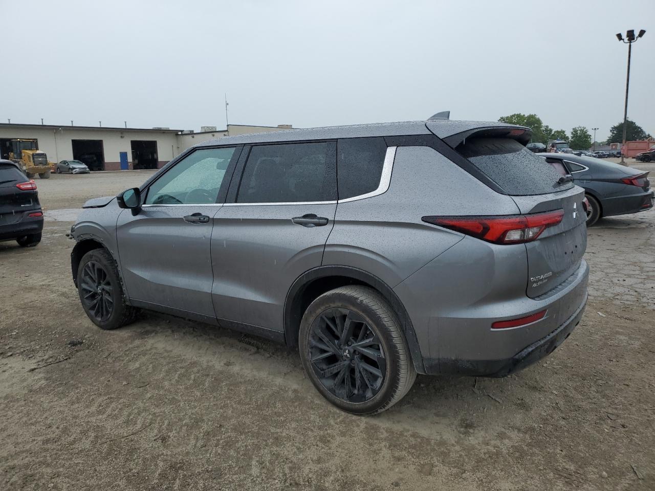 2023 Mitsubishi Outlander Sel - Image 2