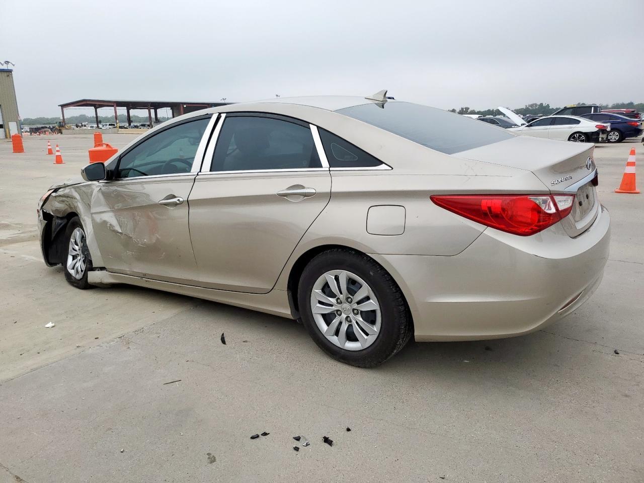 2011 Hyundai Sonata Gls - Image 2