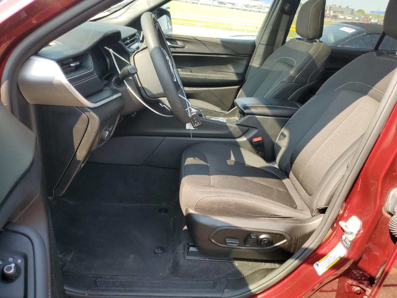 2024 Jeep Grand Cherokee L Laredo - Image 7