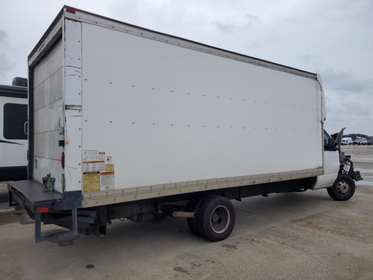 2013 Ford Econoline E450 Super Duty Cutaway Van - Фото 3