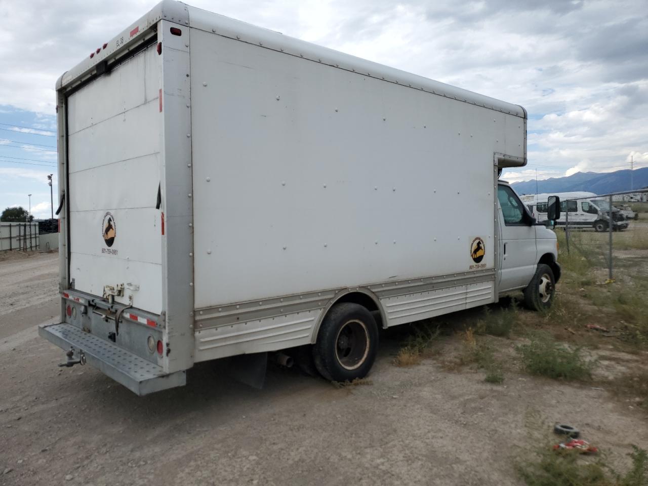 2007 Ford Econoline E450 Super Duty Cutaway Van - Image 3