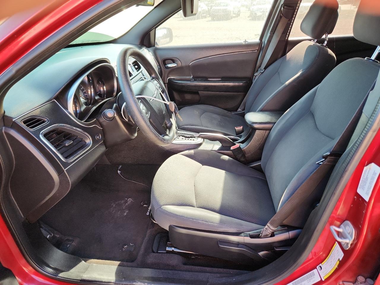 2014 Chrysler 200 Lx - Image 7