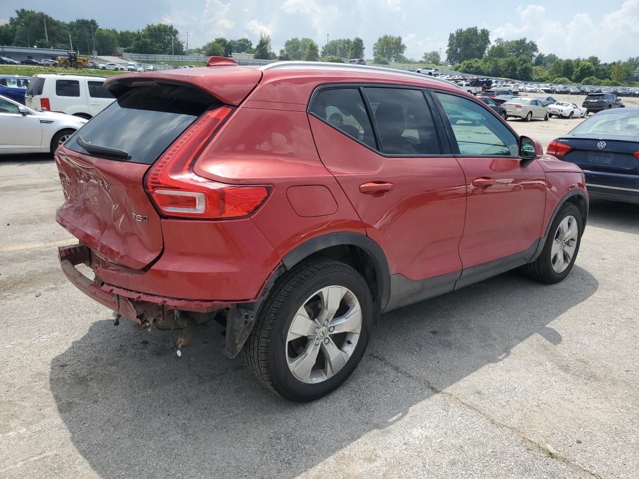 2020 Volvo Xc40 T5 Momentum - Image 3