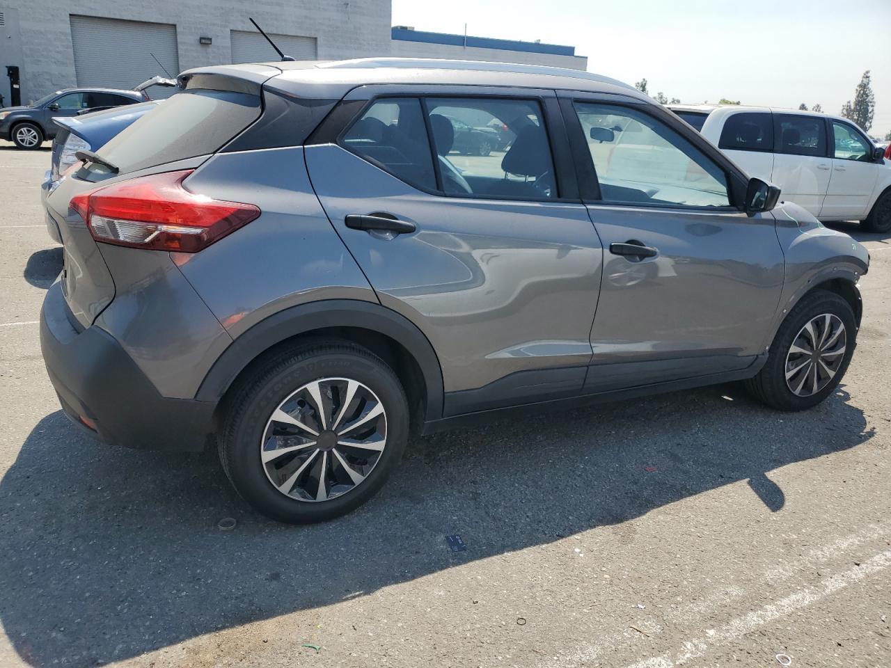 2019 Nissan Kicks S - Image 3
