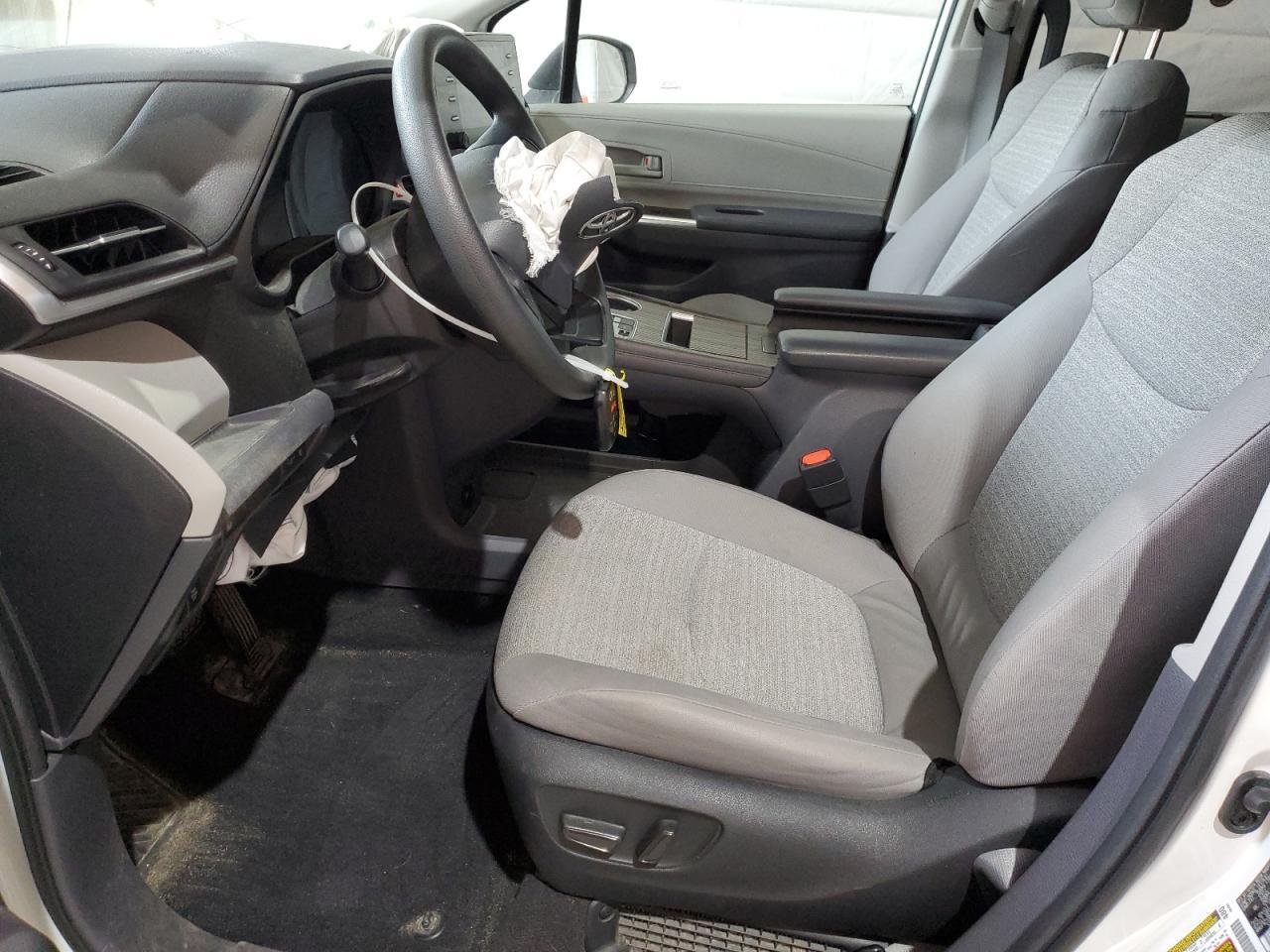 2022 Toyota Sienna Le - Фото 7