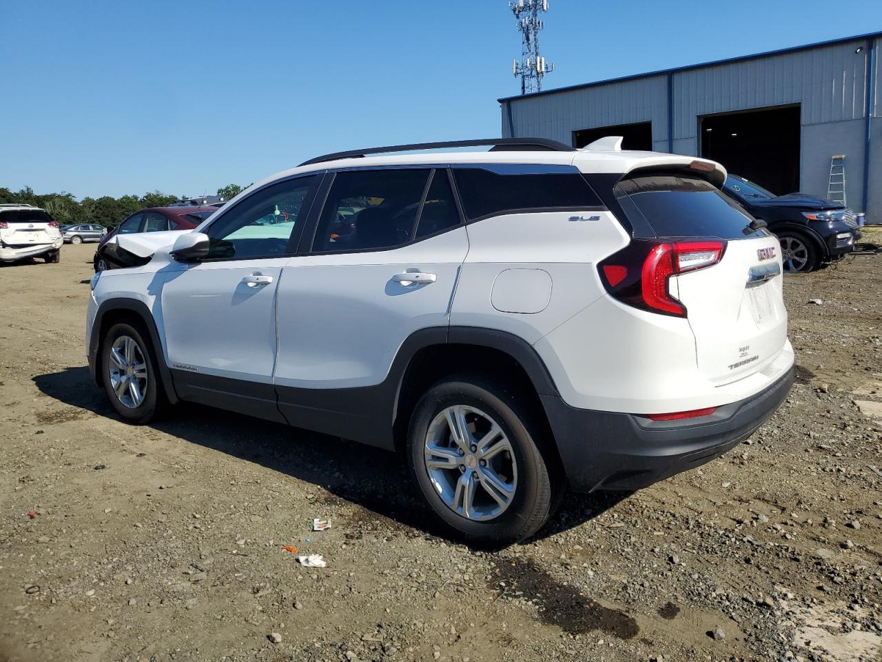 2024 GMC Terrain Sle - Image 2