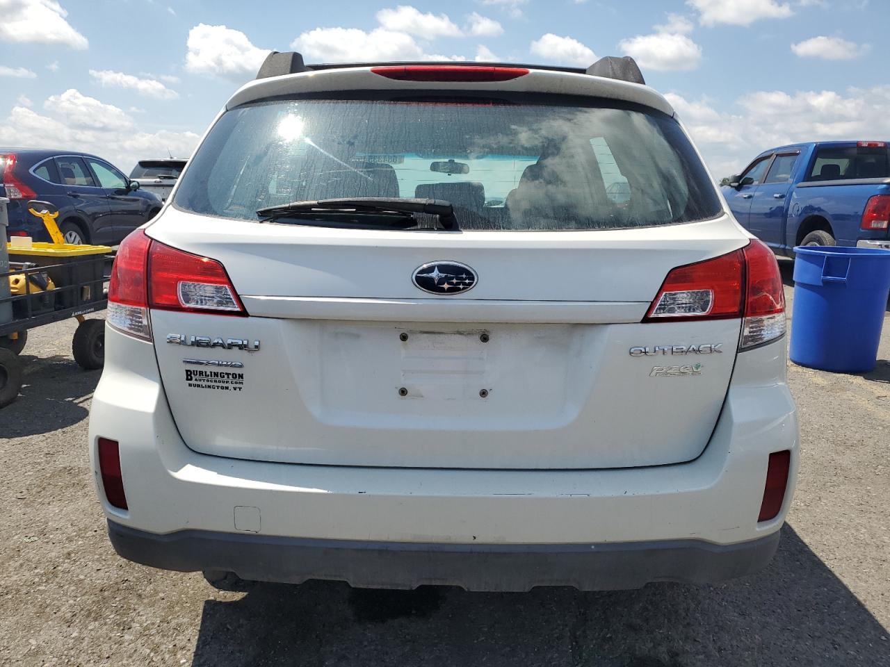 2011 Subaru Outback 2.5I - Image 6