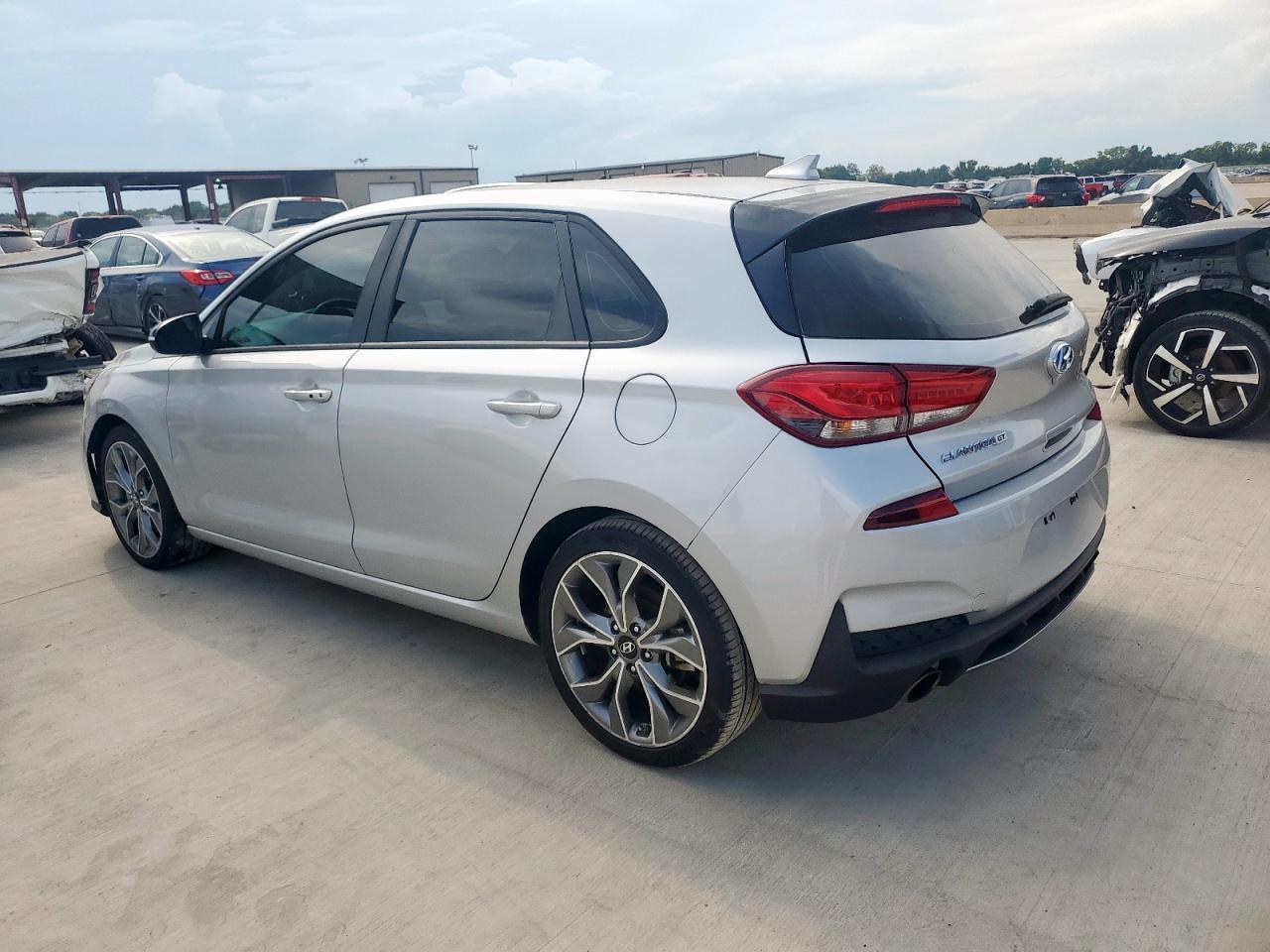 2019 Hyundai Elantra Gt N Line - Image 2