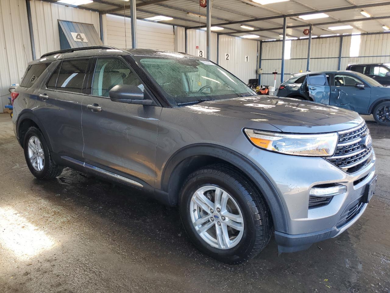 2023 Ford Explorer Xlt - Image 4