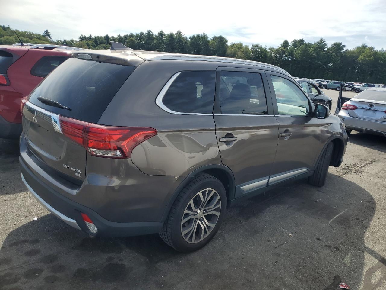 2017 Mitsubishi Outlander Se - Фото 3