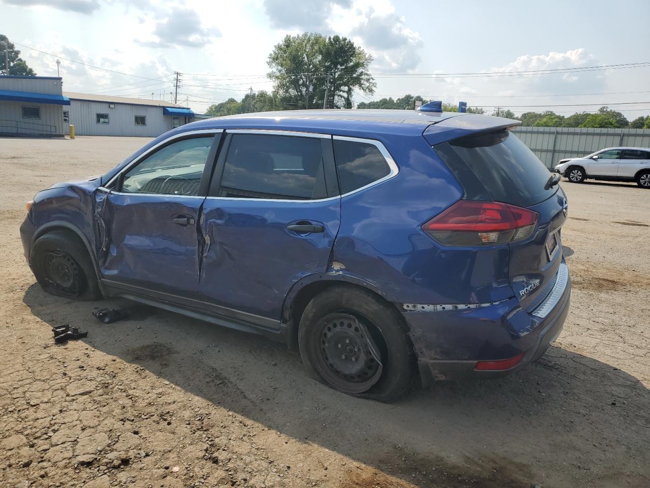 2018 Nissan Rogue S - Фото 2