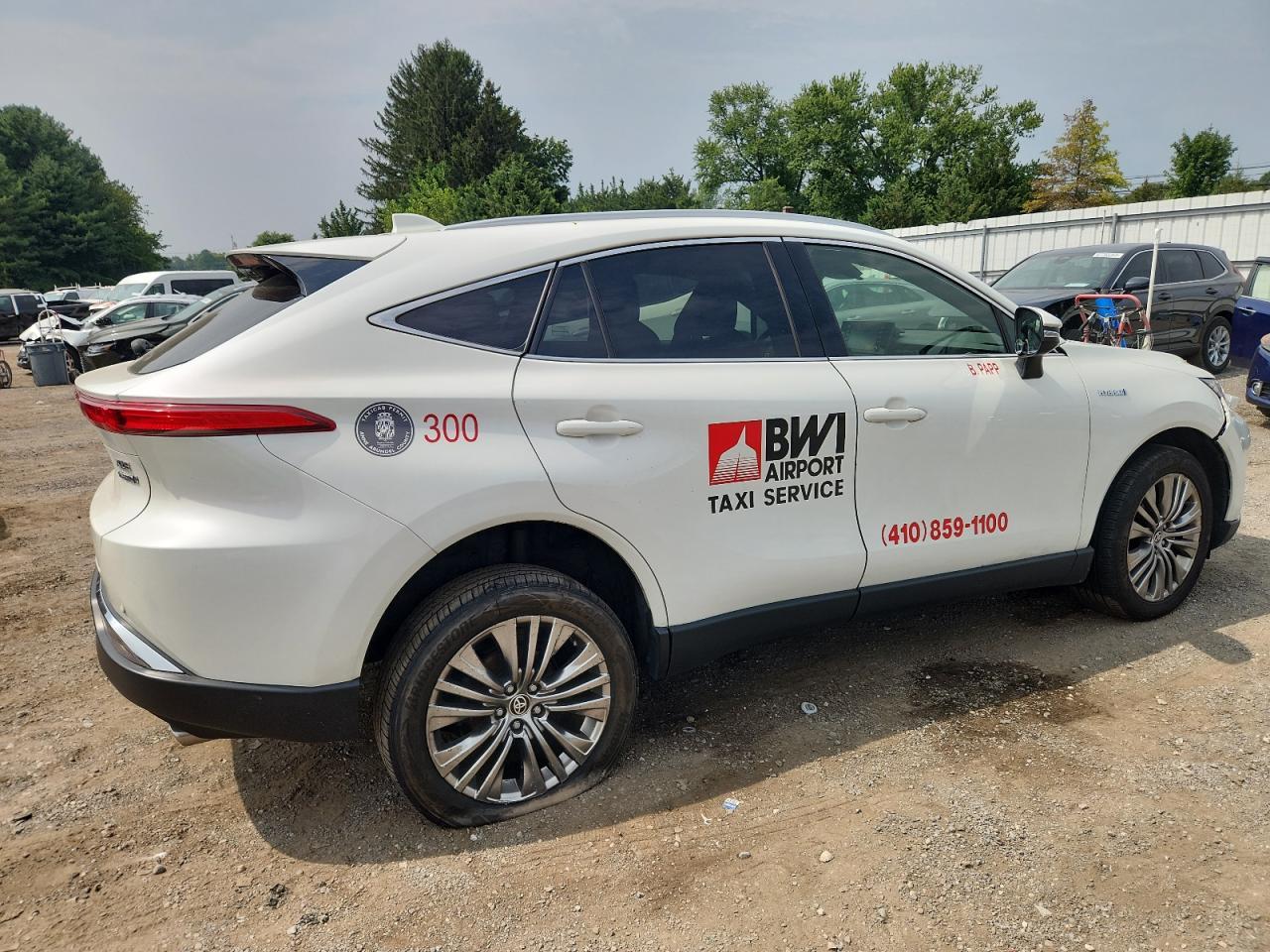 2021 Toyota Venza Le - Image 3