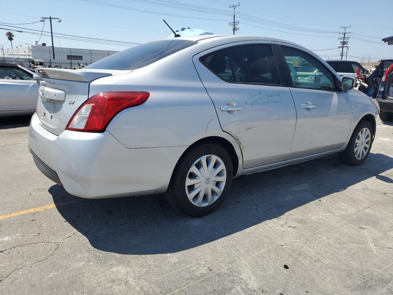 2019 Nissan Versa S - Фото 3