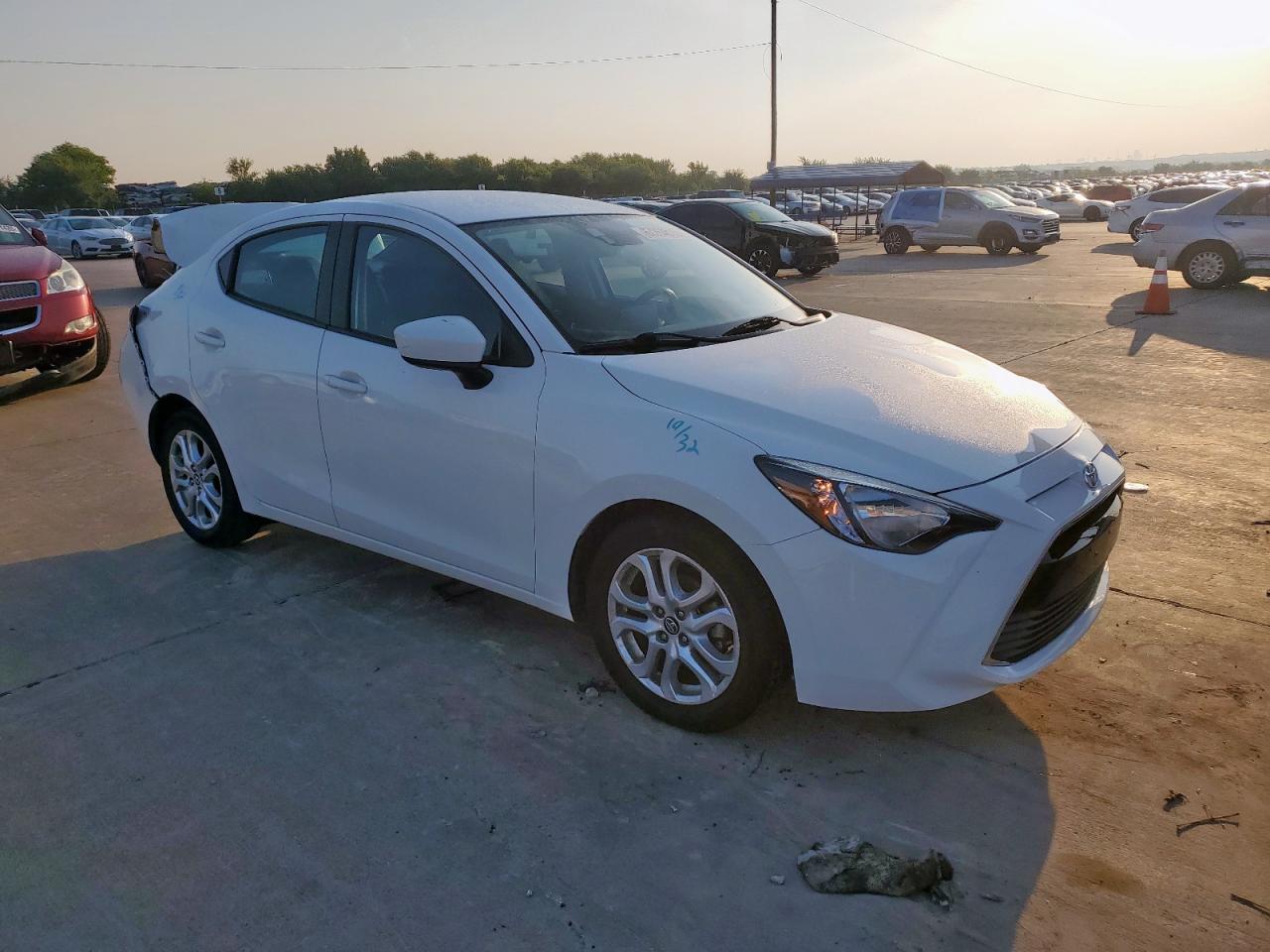 2018 Toyota Yaris Ia - Фото 4