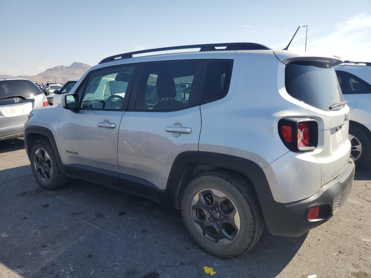 2015 Jeep Renegade Latitude - Image 2