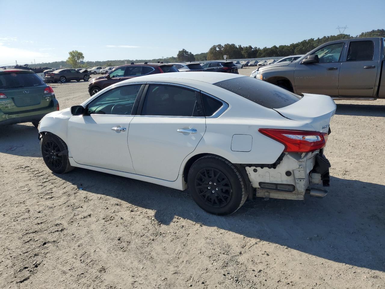 2016 Nissan Altima 2.5 - Фото 2