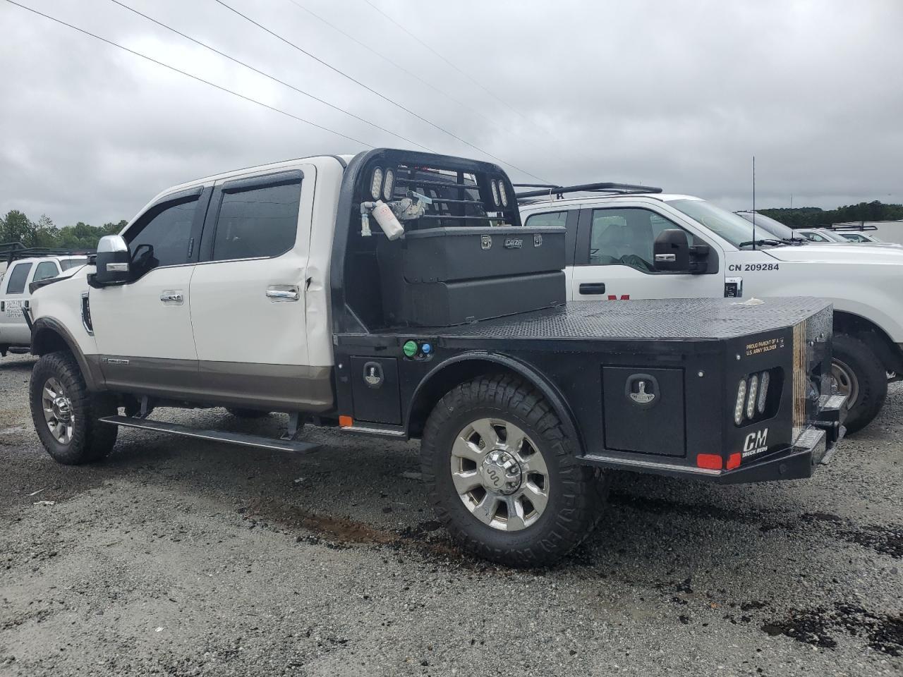 2017 Ford F350 Super Duty - Фото 2