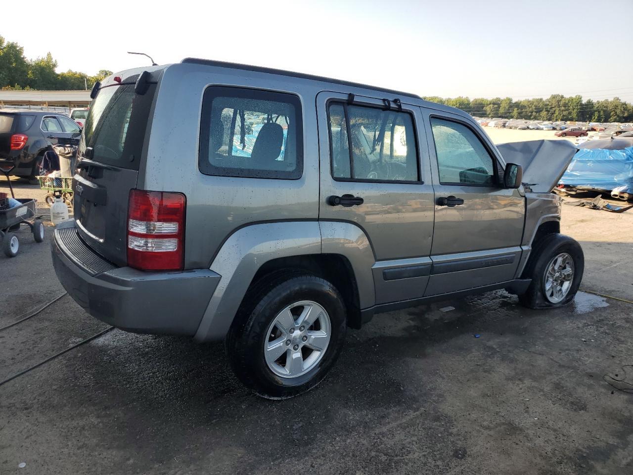 2012 Jeep Liberty Sport - Фото 3