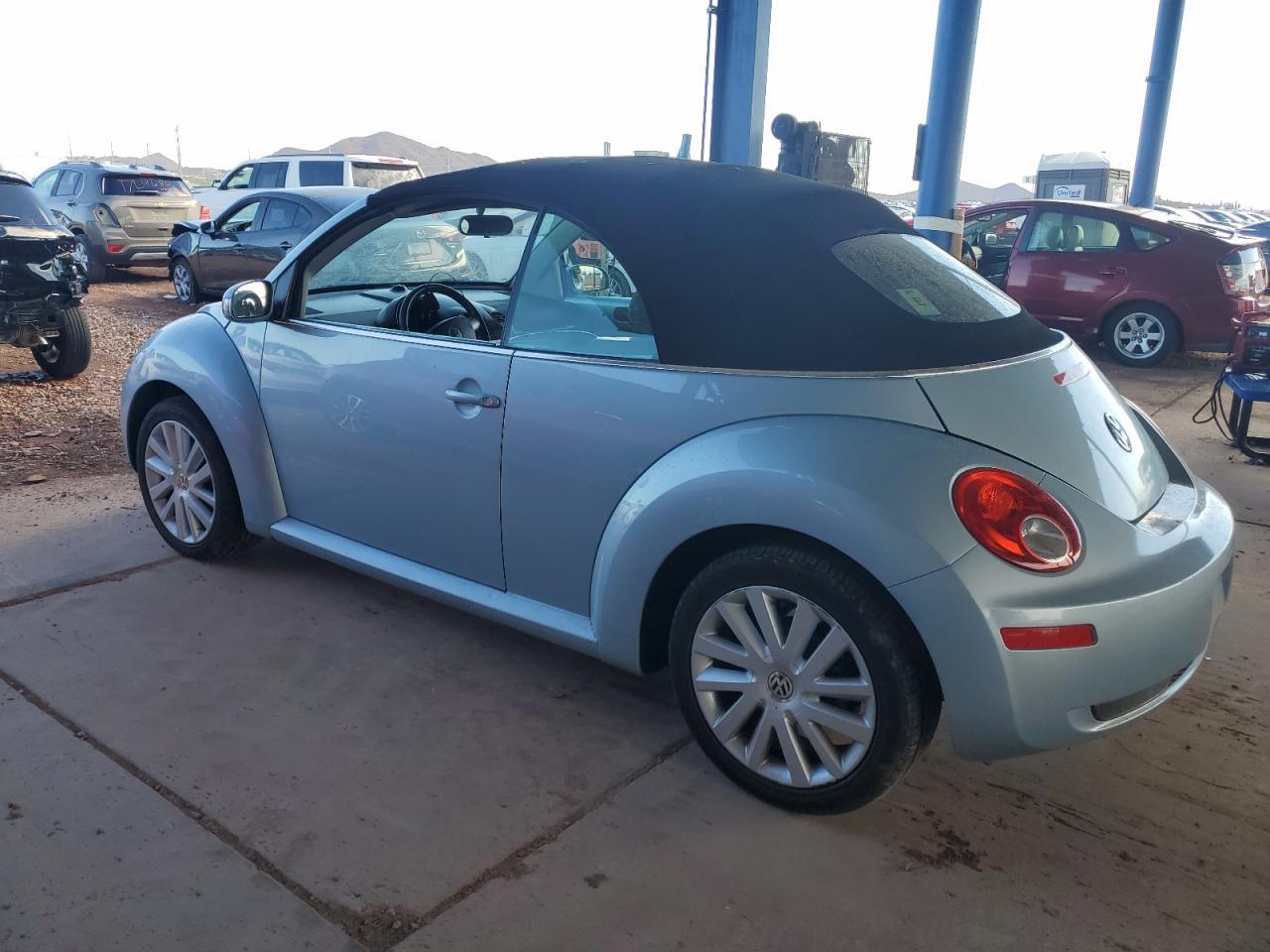 2009 Volkswagen New Beetle S - Фото 2