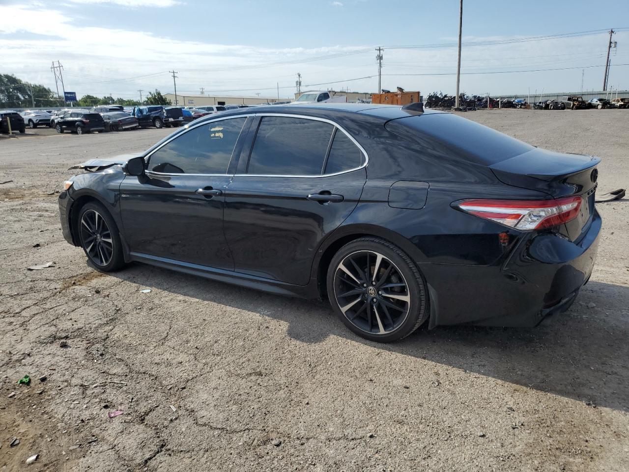 2020 Toyota Camry Xse - Фото 2