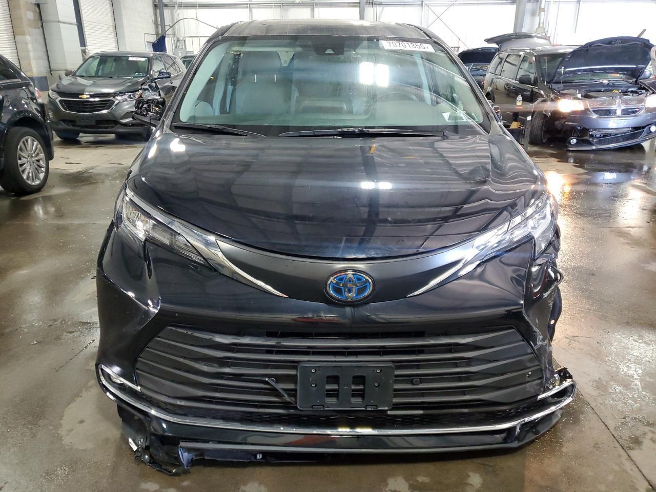 2023 Toyota Sienna Xle - Image 5