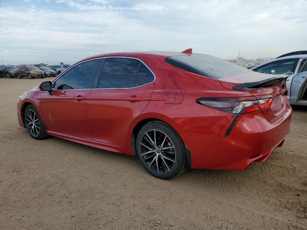 2021 Toyota Camry Se - Фото 2