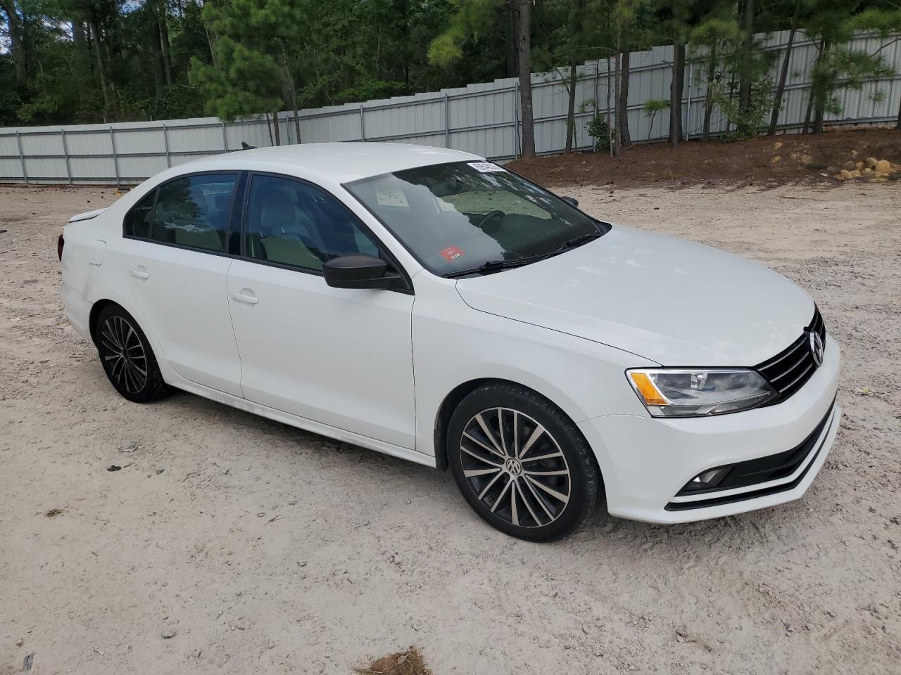 2016 Volkswagen Jetta Sport - Image 4