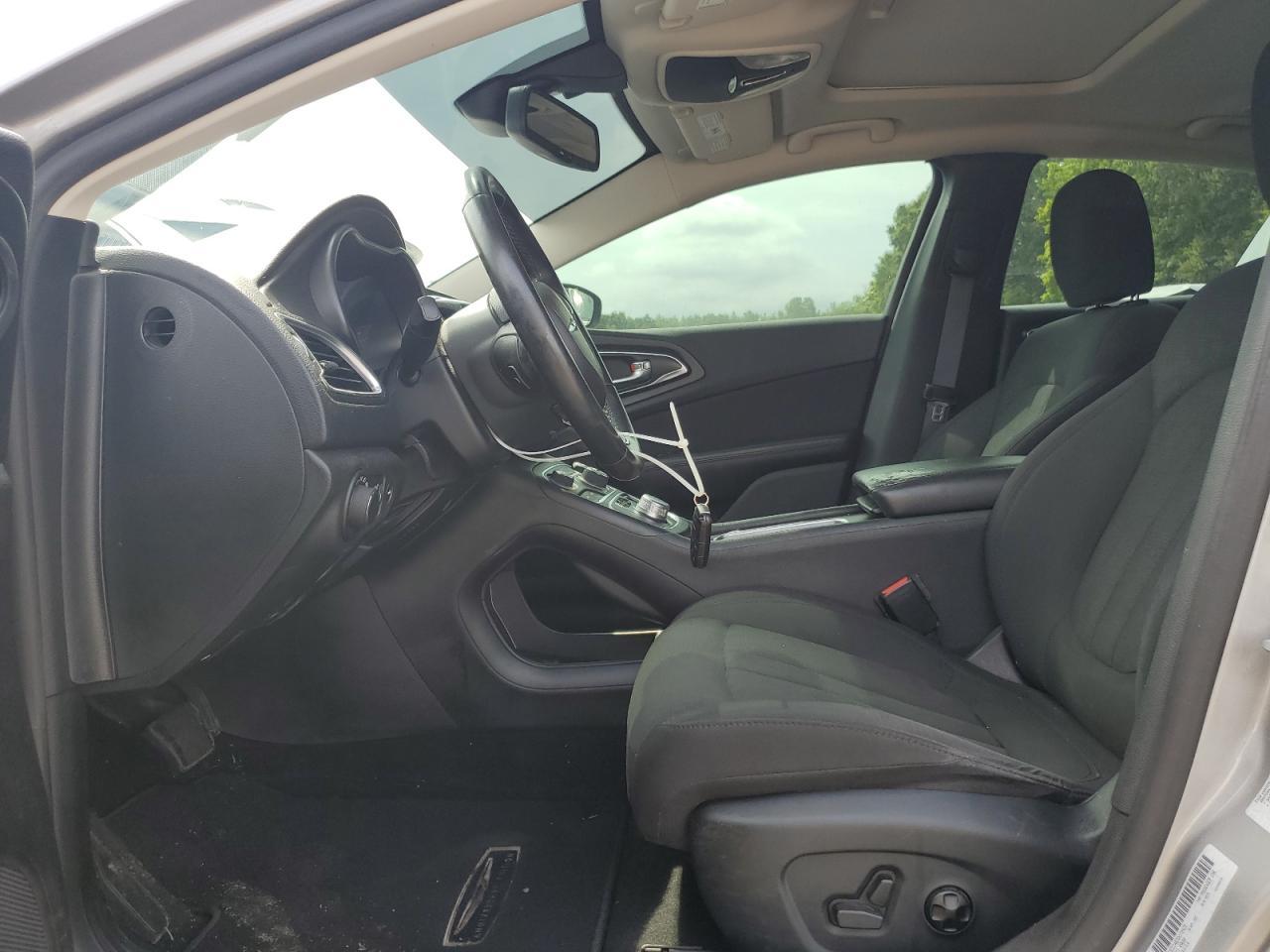 2016 Chrysler 200 Limited - Фото 7