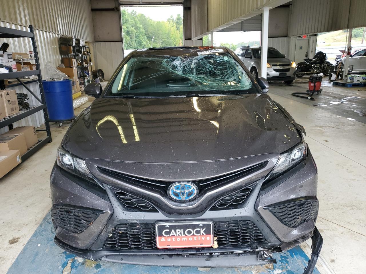 2021 Toyota Camry Se - Фото 5