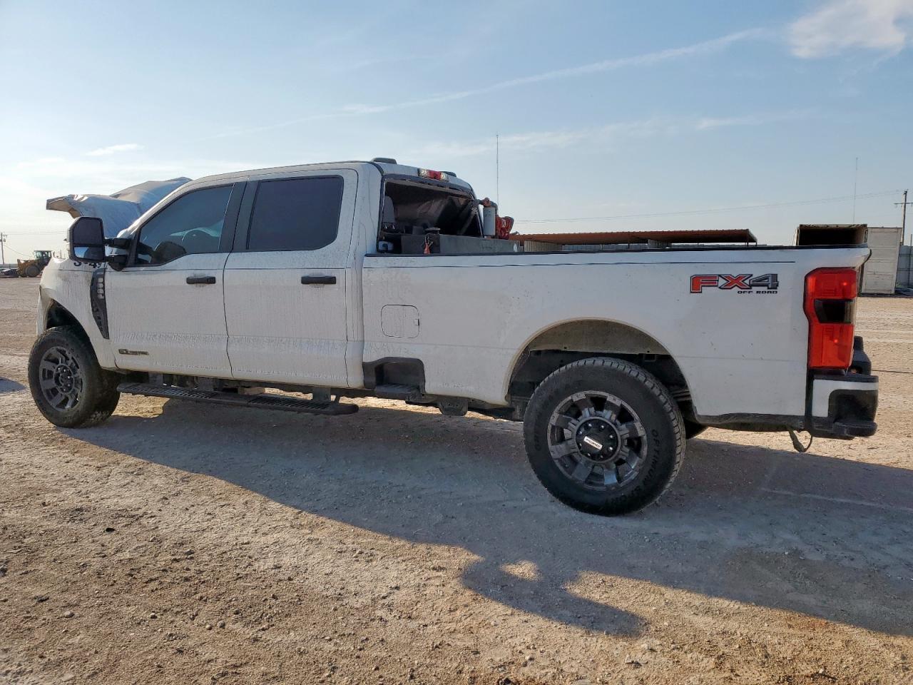 2023 Ford F250 Super Duty - Image 2
