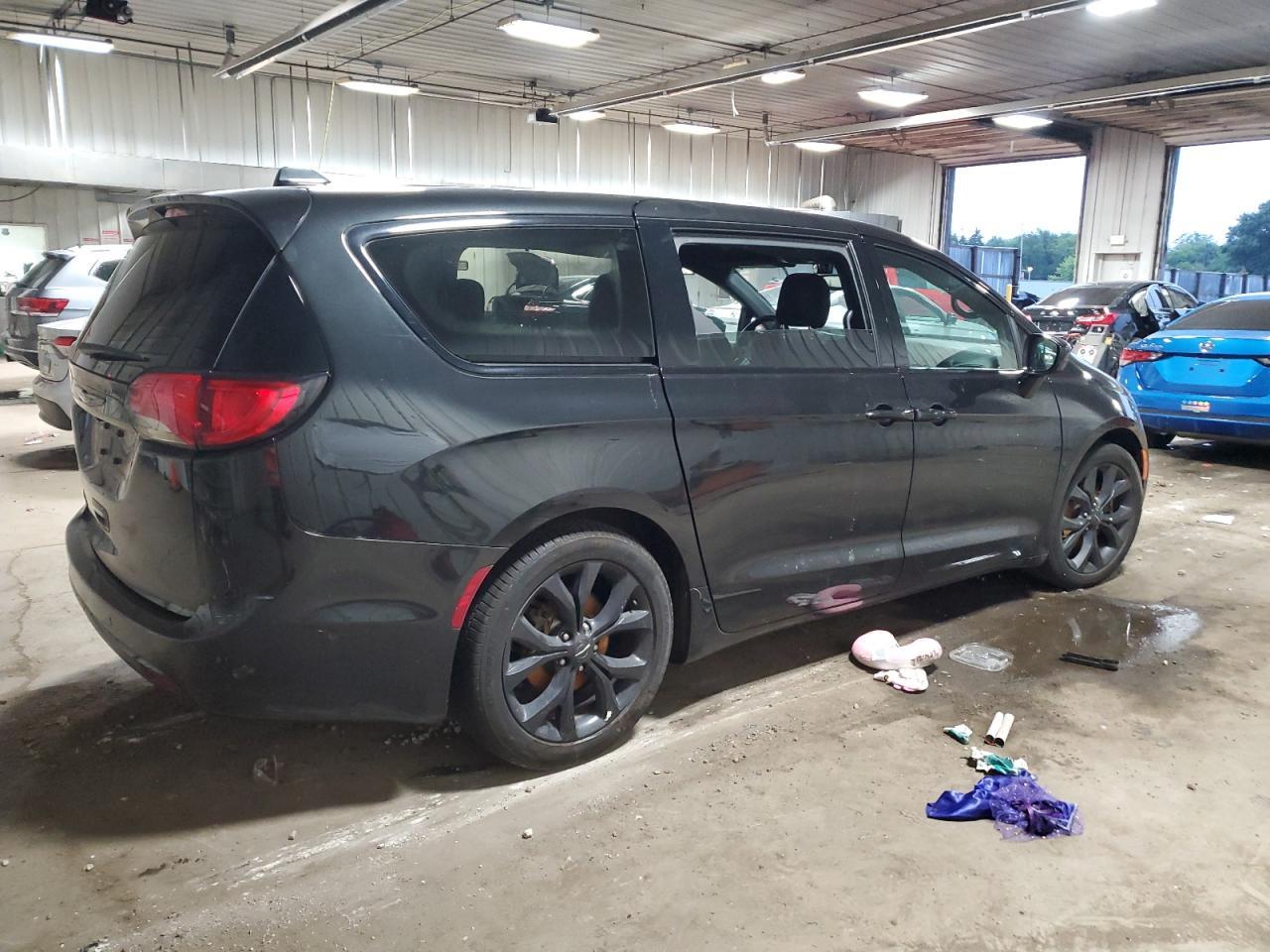 2019 Chrysler Pacifica Touring Plus - Фото 3