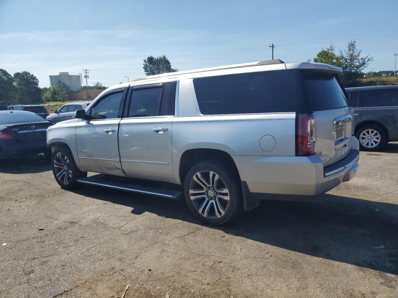 2019 GMC Yukon Xl Denali - Image 2