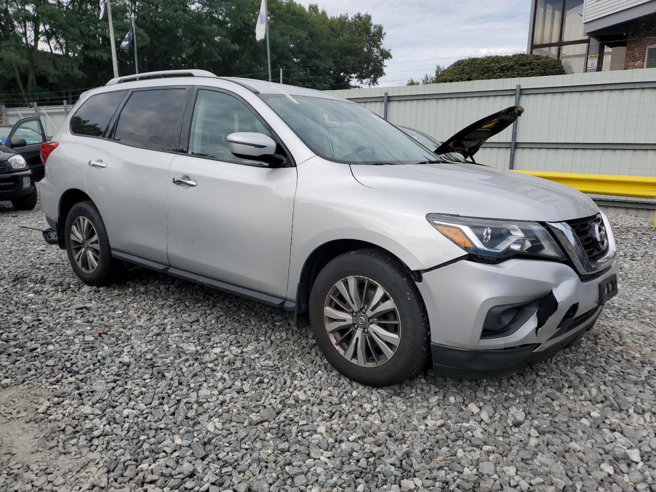 2019 Nissan Pathfinder S - Фото 4