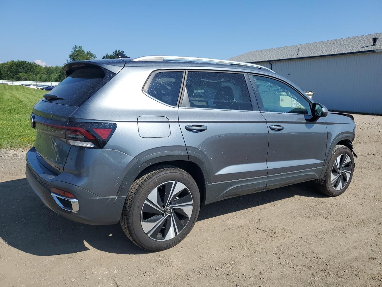 2025 Volkswagen Taos Se - Image 3