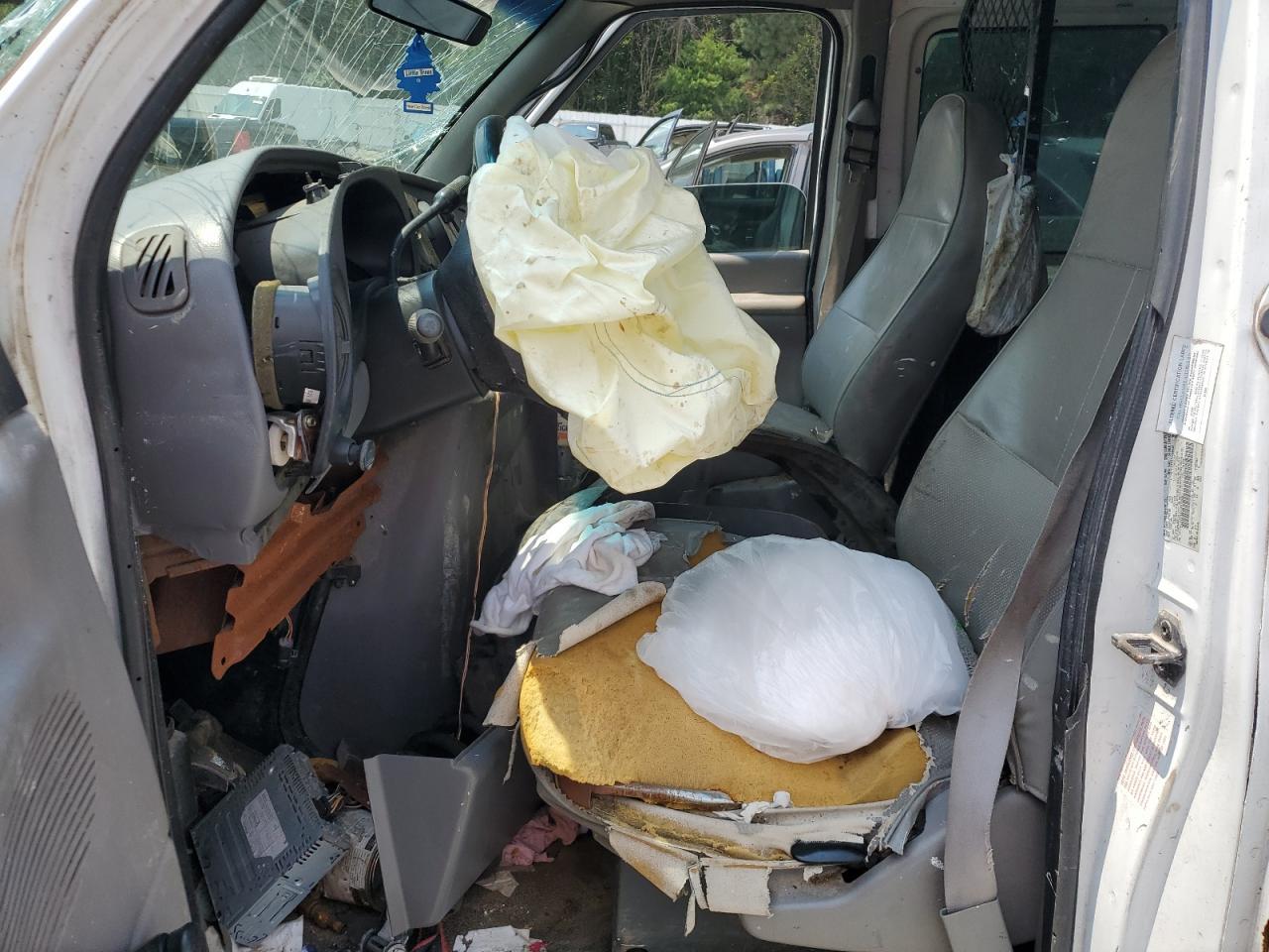 1999 Ford Econoline E250 Van - Фото 7