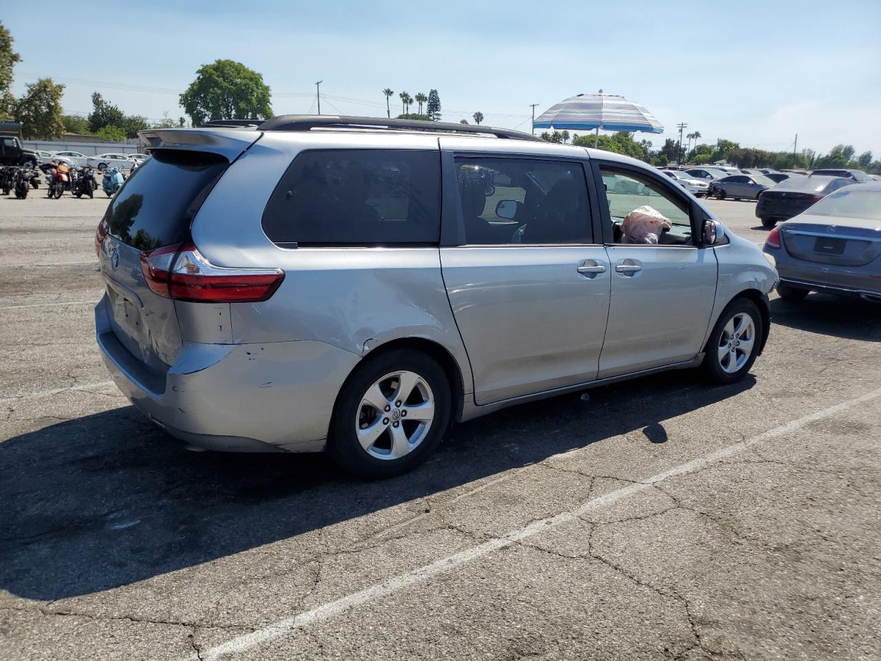 2015 Toyota Sienna Le - Фото 3