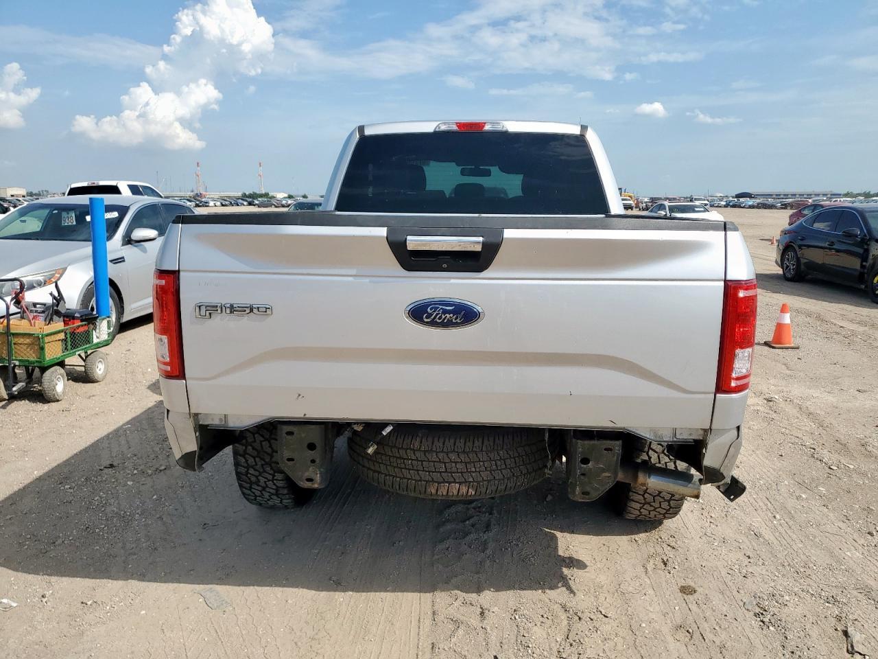 2015 Ford F150 Super Cab - Фото 6