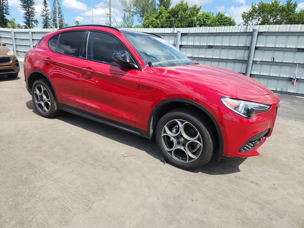 2021 Alfa Romeo Stelvio Sport - Фото 4