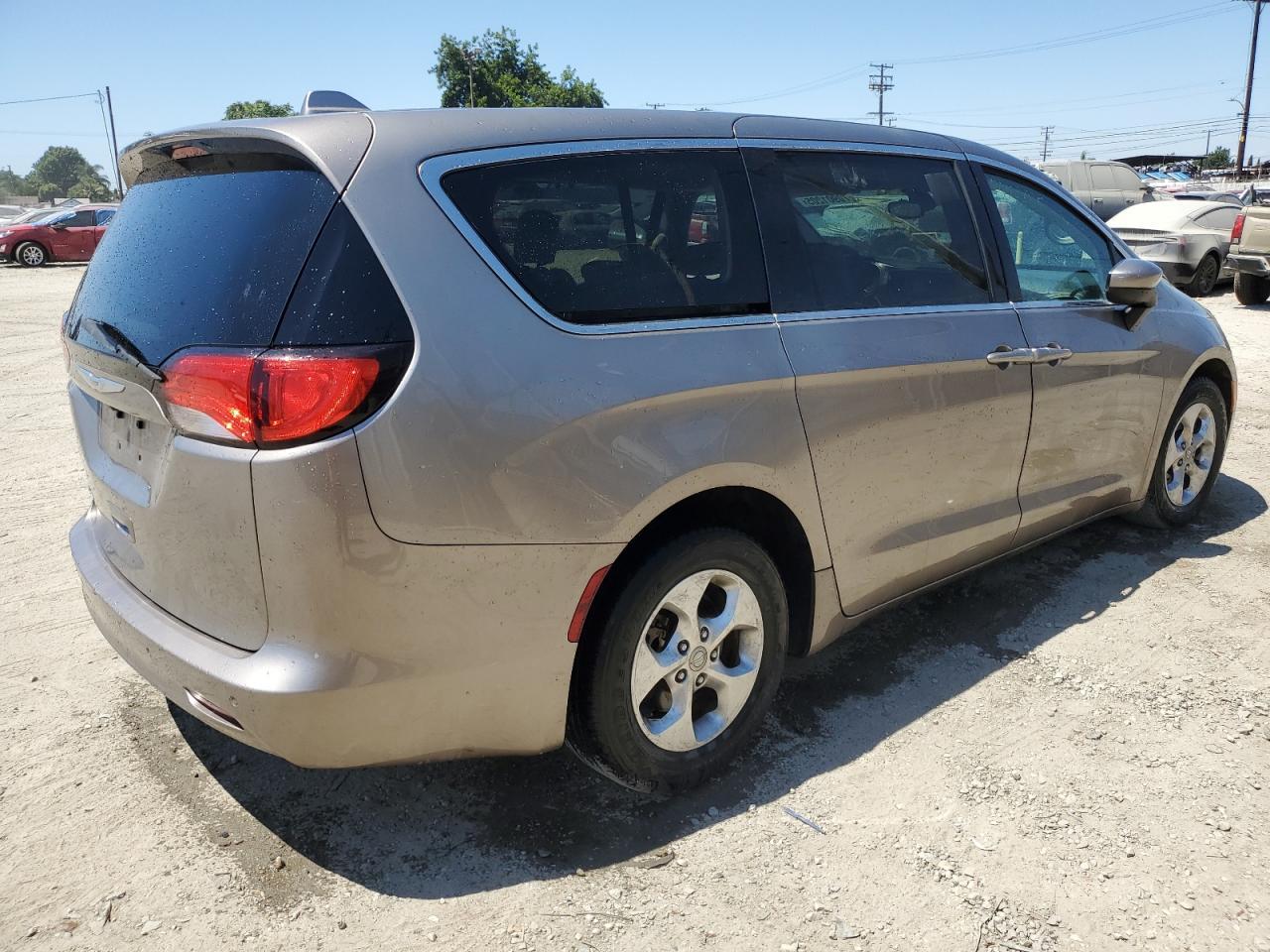 2017 Chrysler Pacifica Lx - Image 3
